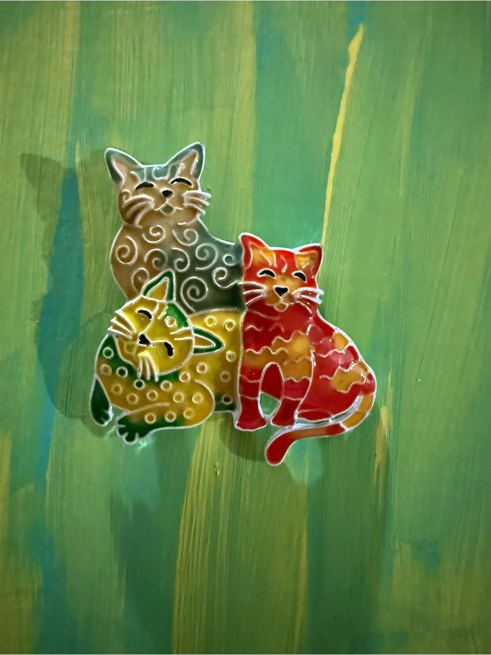 Colorful Trio Cat Brooch — Red, Gold, Green